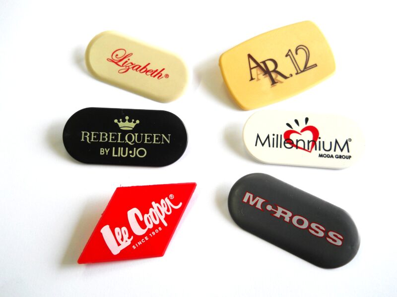 ETICHETTE IN PIANO A 1 e 2 COLORI